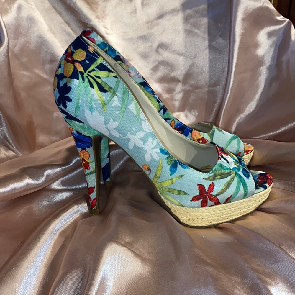 Apt 9 size floral and jute platform heels.